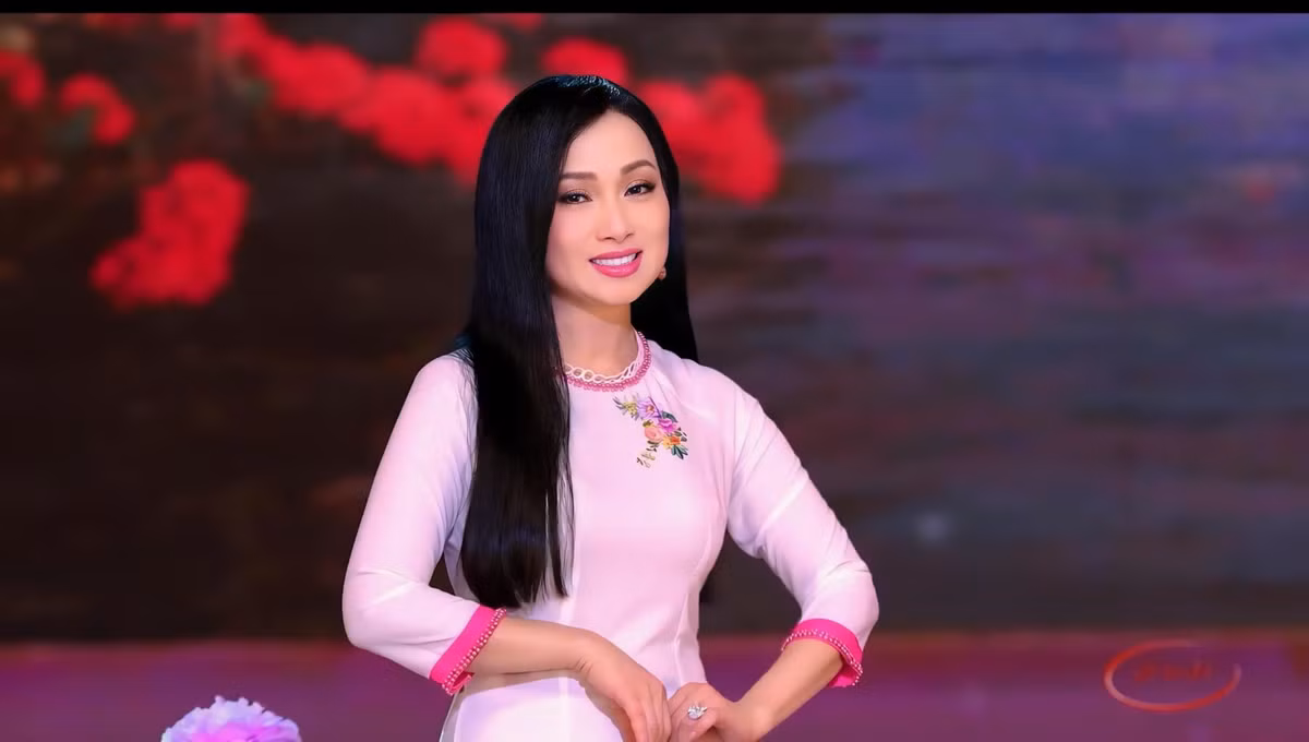 Mỗi lần xuất hiện, Hà Phương đều khiến người hâm mộ trầm trồ với vẻ ngoài tươi tắn. Ảnh: FB Ha Phuong official