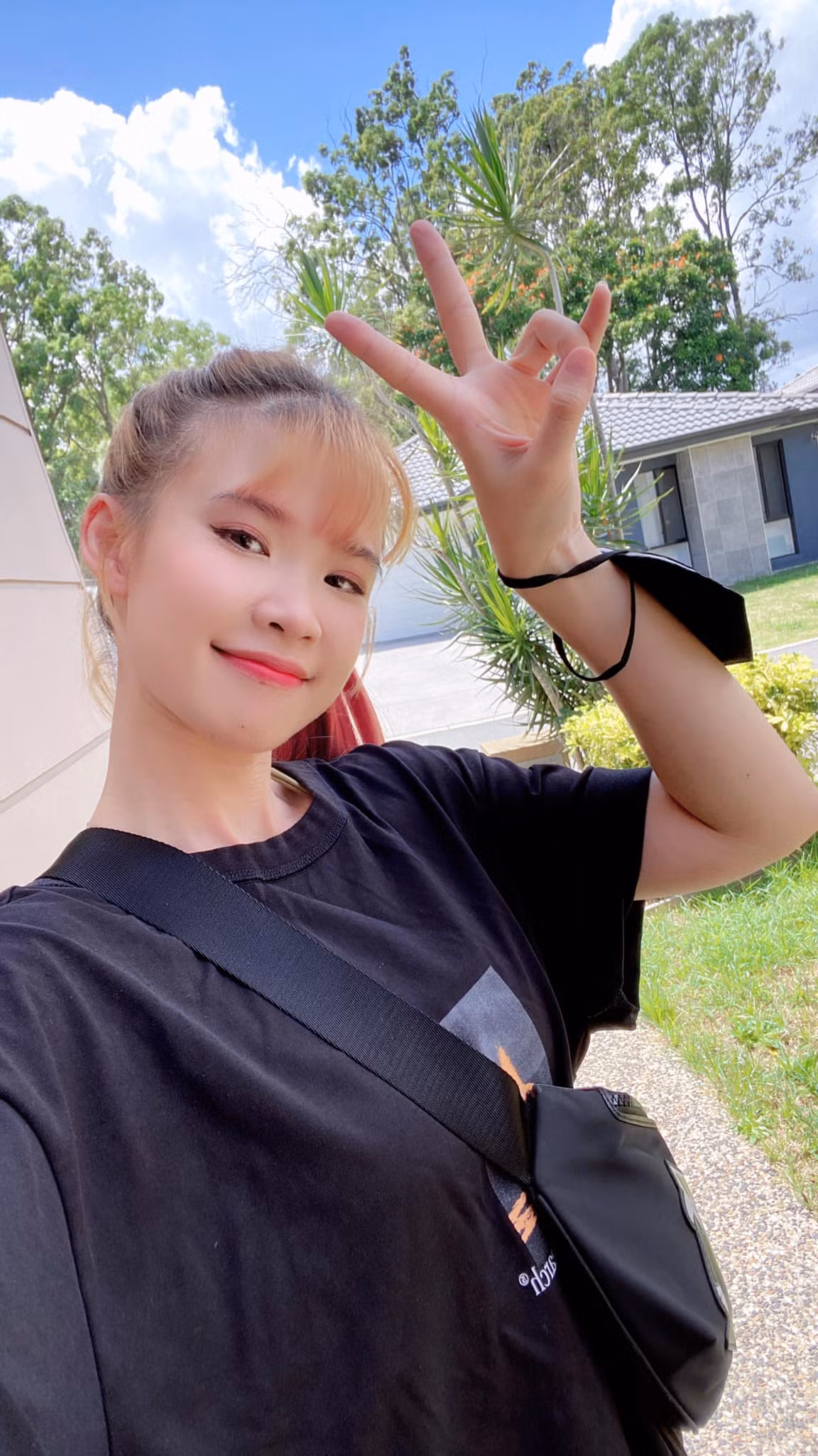 Mới đây, thông tin Kelvin Khánh và Khởi My đường ai nấy đi sau 7 năm kết hôn được chia sẻ trên mạng xã hội. Tuy nhiên, nữ ca sĩ sinh năm 1990 lập tức có động thái phủ nhận. Ảnh: FBNV