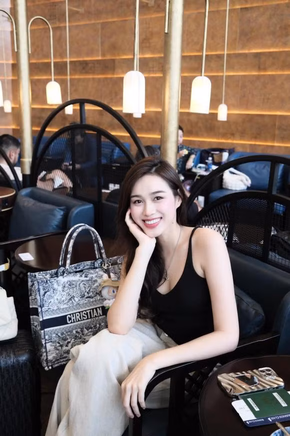  Tin tức sao Việt 6/8: Hoa hậu Đỗ Thị Hà thả dáng xinh đẹp. Ảnh: FB Đỗ Thị Hà
