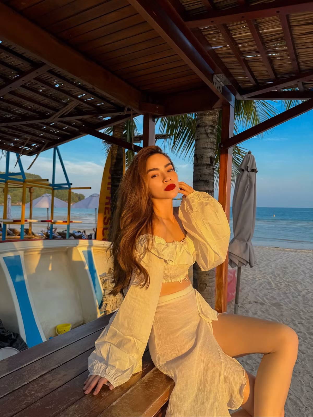 Ngoài khả năng ca hát, Hồ Ngọc Hà còn đắt show chụp ảnh quảng cáo, làm đại sứ thương hiệu, trở thành huấn luyện viên đào tạo người mẫu.