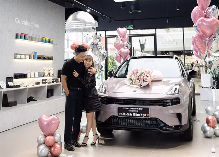 Những dịp sinh nhật, kỷ niệm luôn được Hồng Đăng chia sẻ trên trang cá nhân.