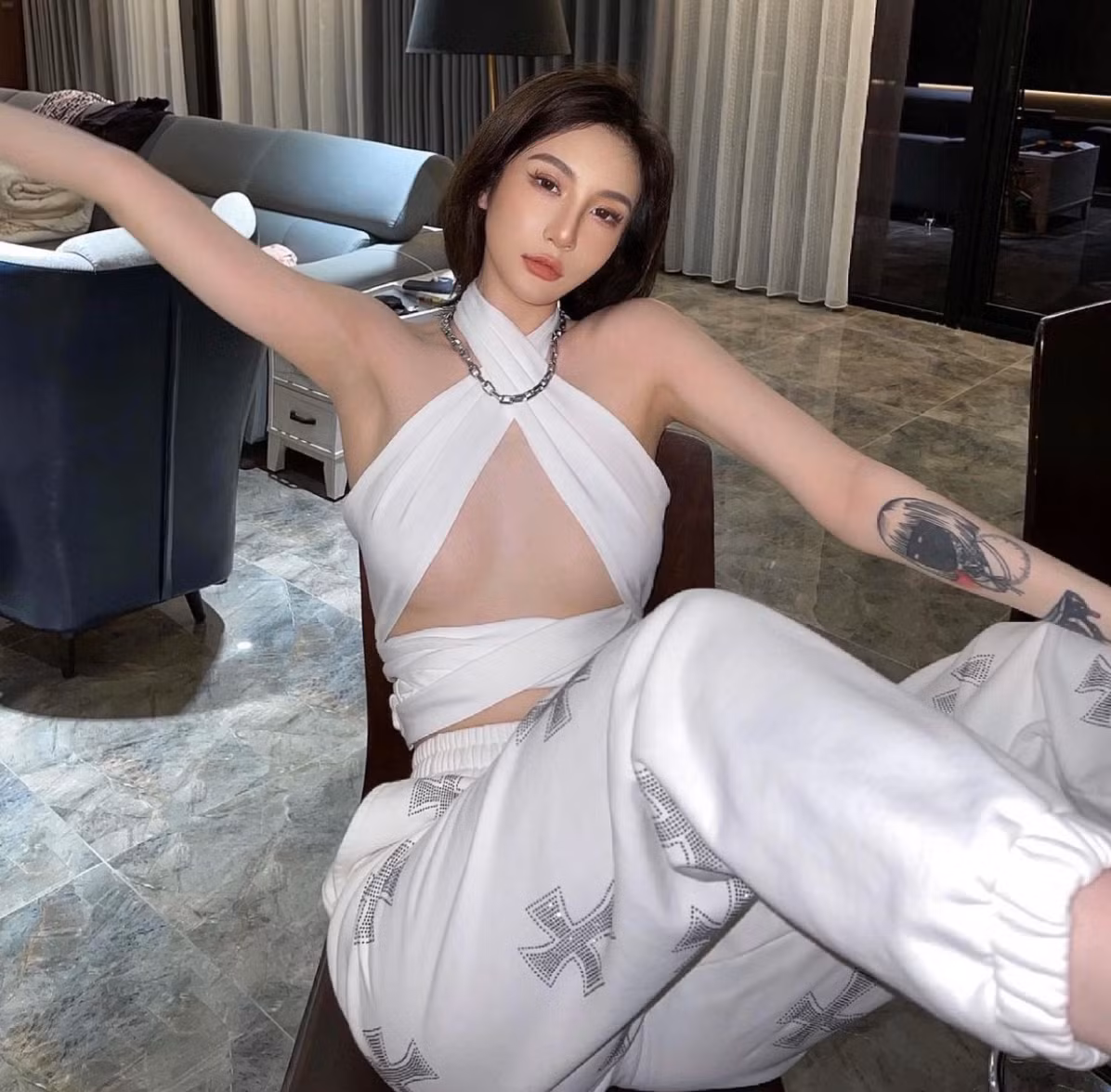 Hot girl Đài Loan xinh đẹp có gu ăn mặc hở táo bạo, khó ai sánh bằng.
