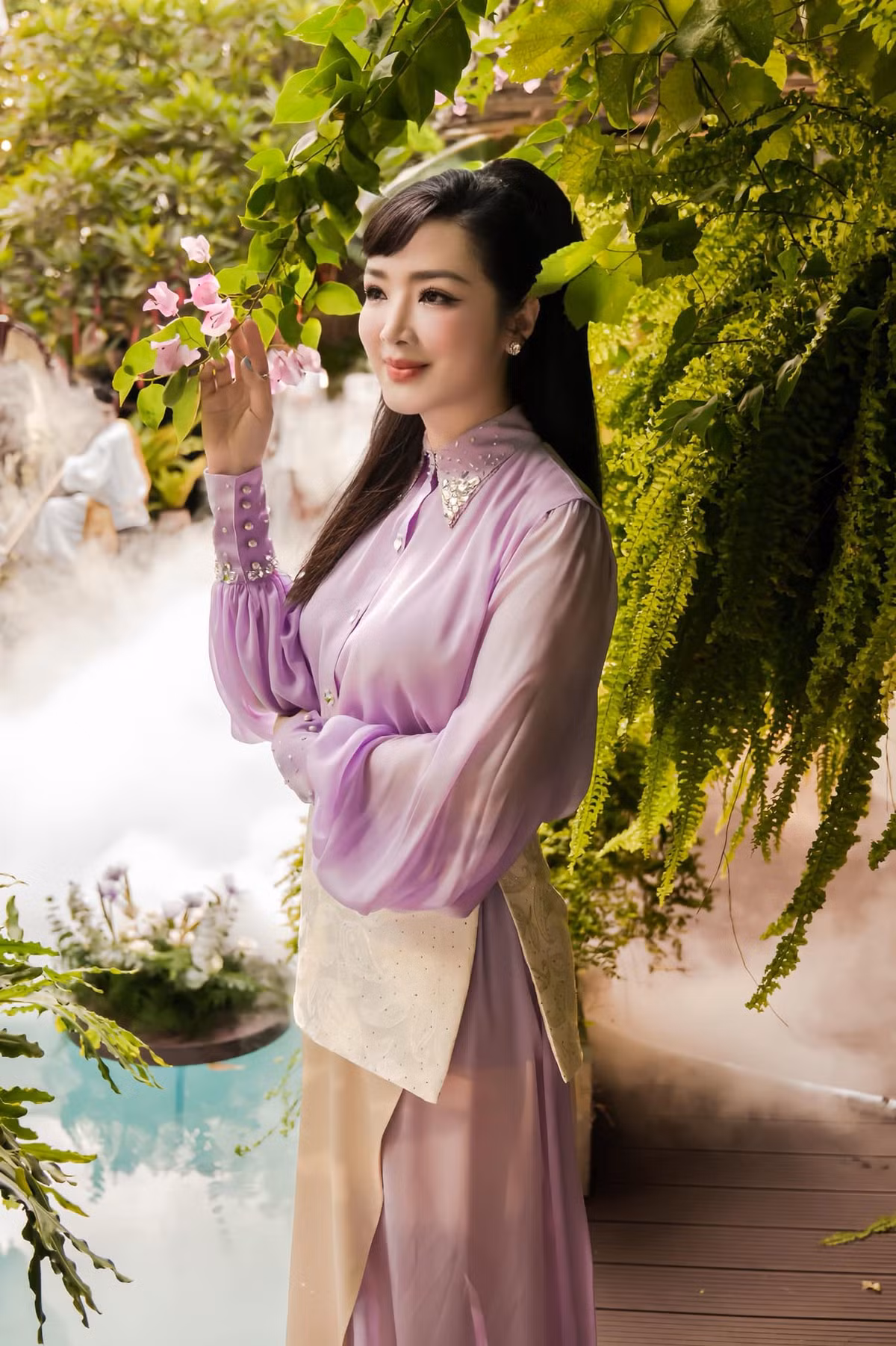 Nhan sac khong tuoi cua Hoa hau Den Hung Giang My