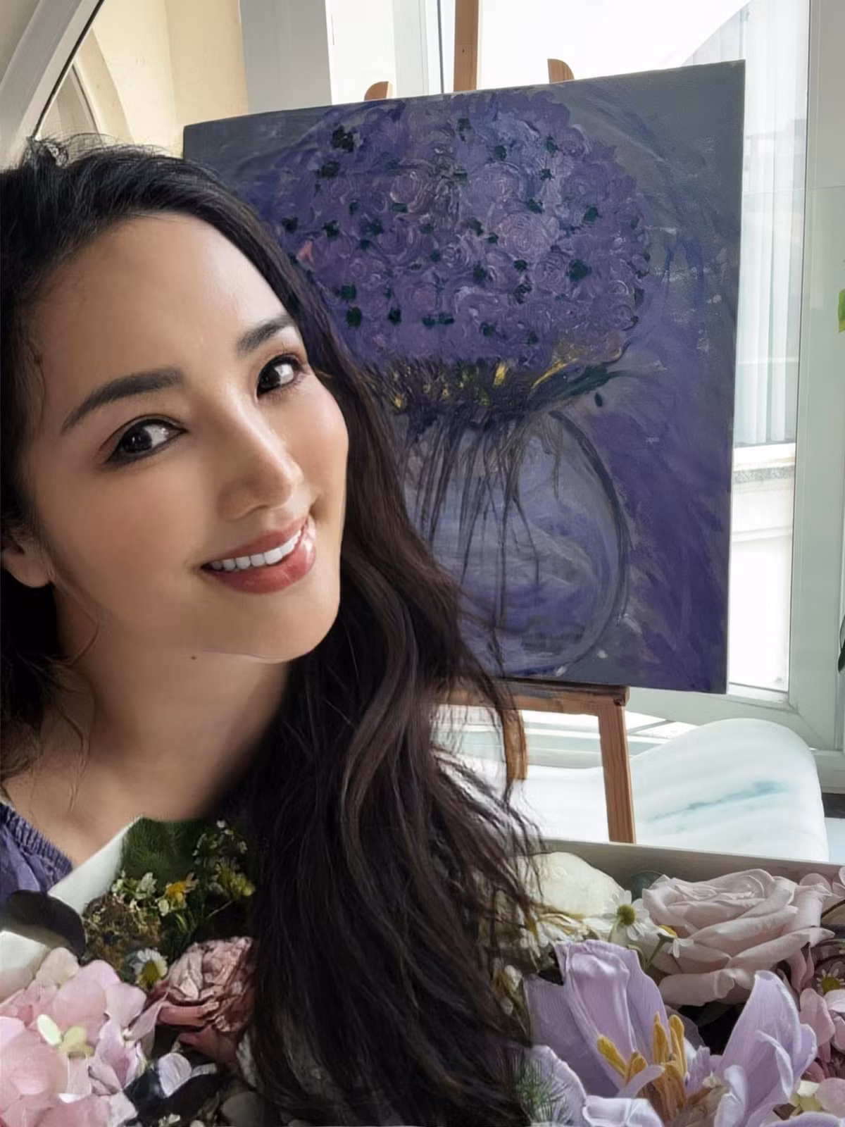 Nhiều người ví von Giáng My như "bông hoa không úa", bởi cô luôn giữ được sự tươi trẻ, rạng rỡ.