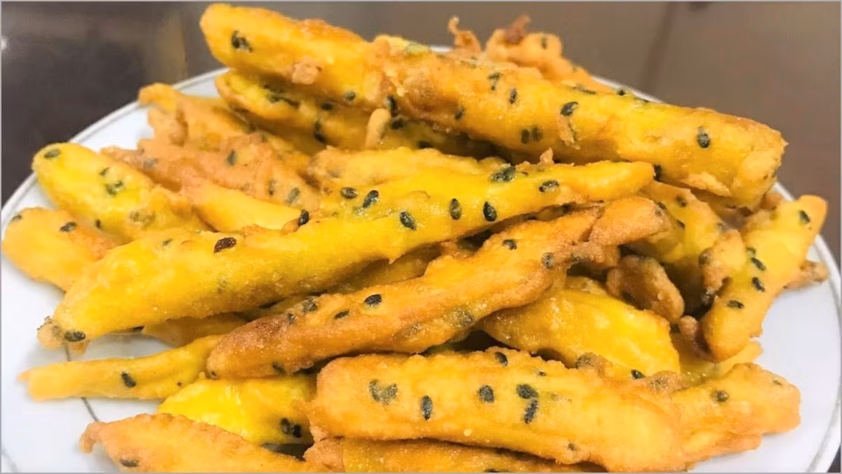  Những người mắc bệnh thận tuyệt đối không nên ăn khoai lang vì trong khoai chứa nhiều chất xơ, kali, vitamin A…, khi thận yếu chức năng loại bỏ lượng kali dư thừa bị hạn chế, sẽ gây ra những tác hại nguy hiểm như rối loạn nhịp tim, yếu tim. Ảnh Internet