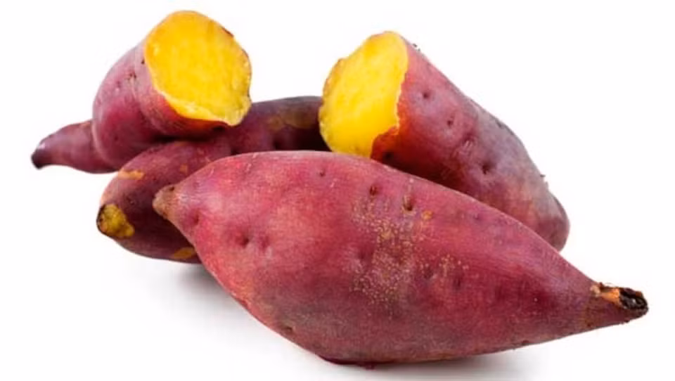 Khoai lang có nhiều chất dinh dưỡng quan trọng. Chúng chứa một lượng lớn chất xơ cũng như vitamin A, vitamin C, mangan, một số vitamin và khoáng chất khác. Ảnh Internet