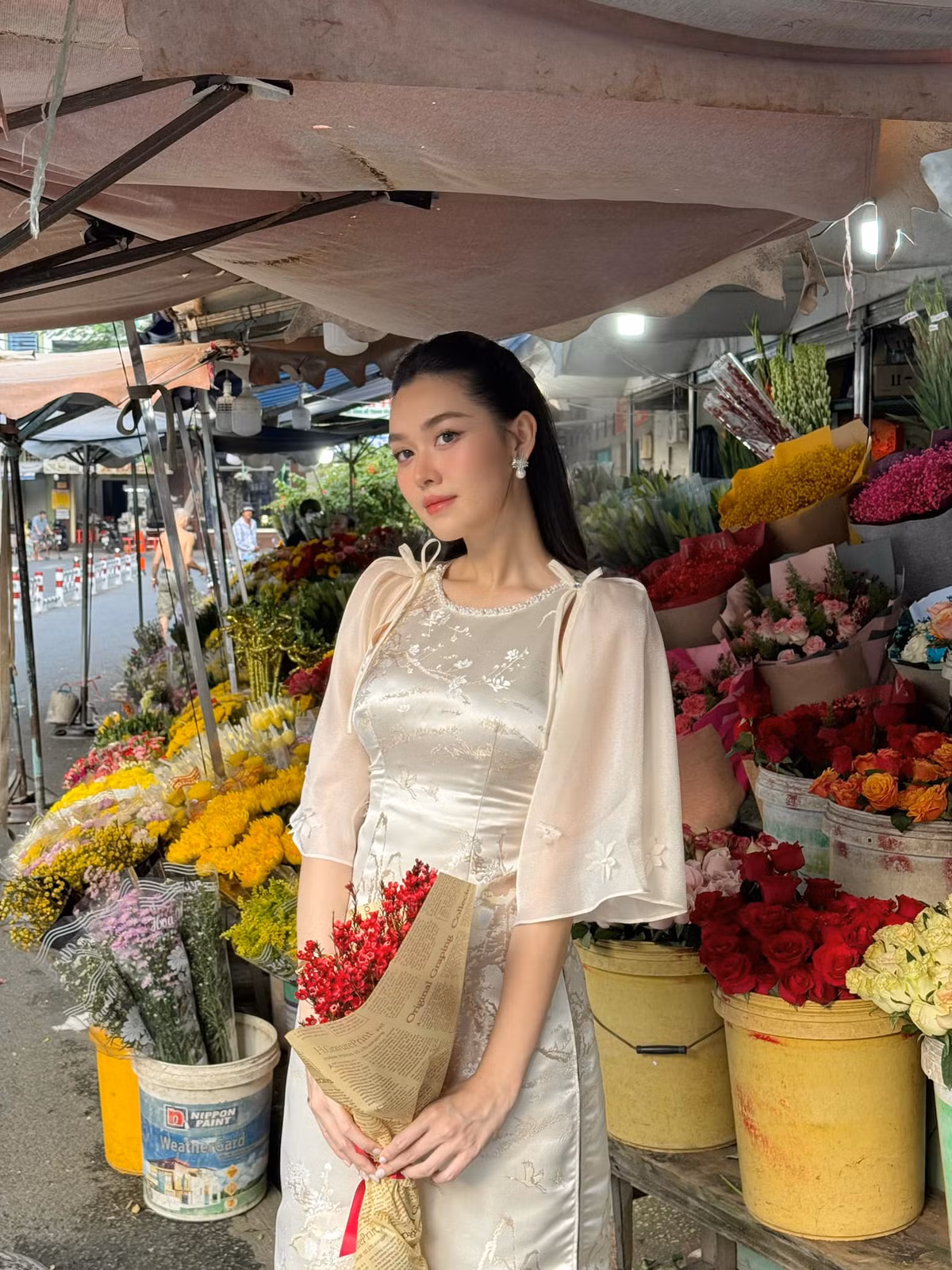 Sau khi đăng quang, Á hậu Tường San bất ngờ thông báo kết hôn với doanh nhân hơn 9 tuổi vào tháng 11/2020, khiến nhiều người không khỏi ngỡ ngàng.