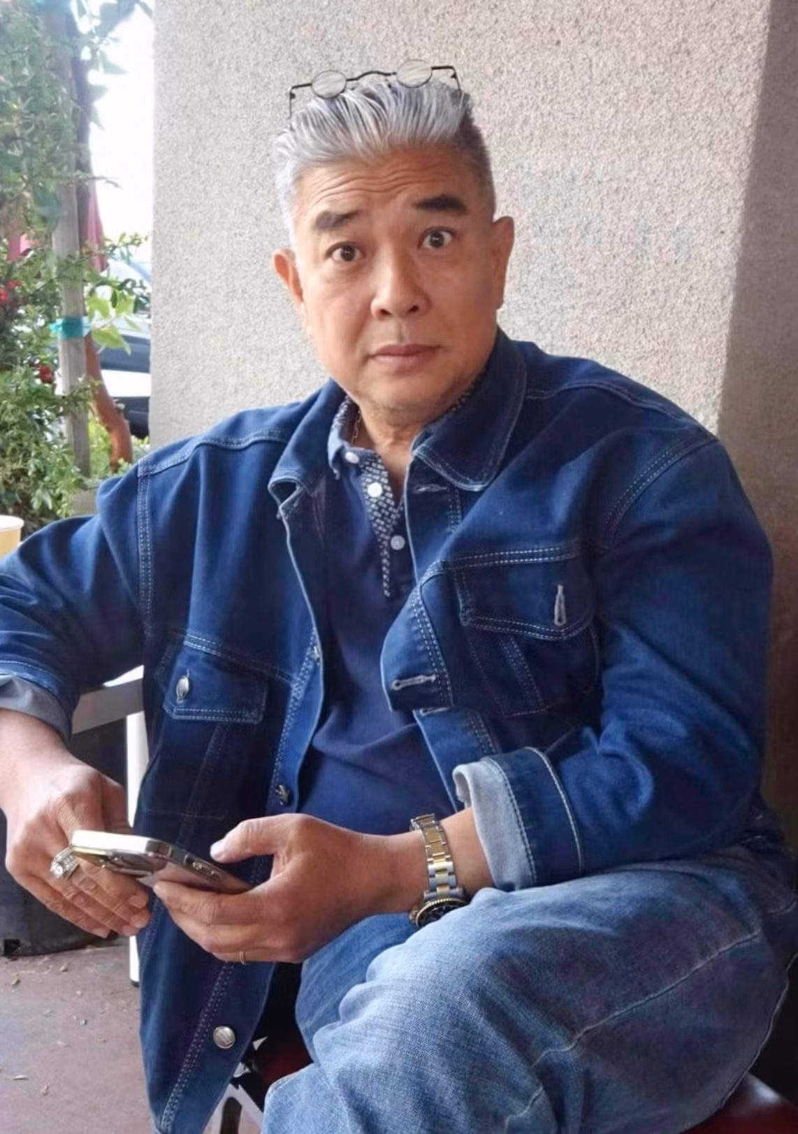 Ở tuổi ngoài 50, Lê Tuấn Anh vẫn giữ được vẻ phong độ dù không còn hình ảnh lãng tử như xưa. Ảnh: FBNV