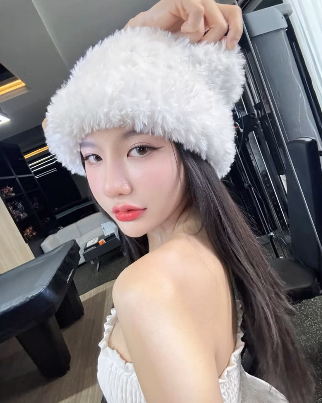 Atittaya Chaiyasing thu hút nhờ vào gương mặt xinh đẹp cũng như vẻ ngoài vô cùng gợi cảm.