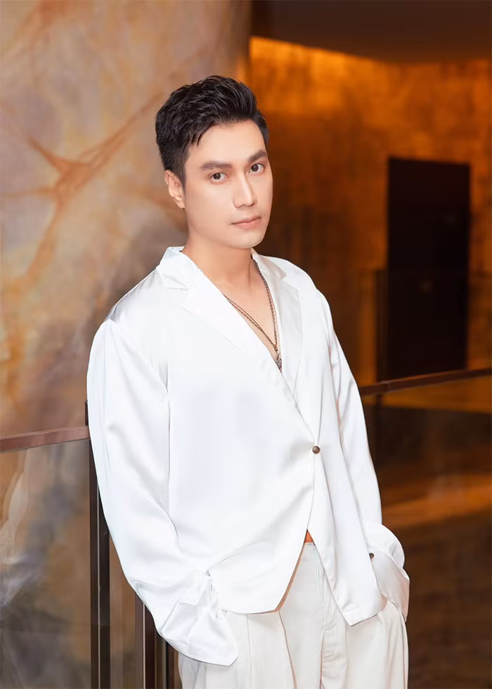 Về phía Việt Anh, nam diễn viên cho rằng việc mình chăm chút ngoại hình là động thái tôn trọng khán giả. (Ảnh: FB Nguyen Le Viet Anh)