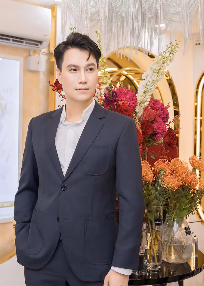 Sau ồn ào ly hôn, nam diễn viên Việt Anh gây bất ngờ khi quyết định sang Hàn Quốc chỉnh sửa nhan sắc vào năm 2019. (Ảnh: FB Nguyen Le Viet Anh)