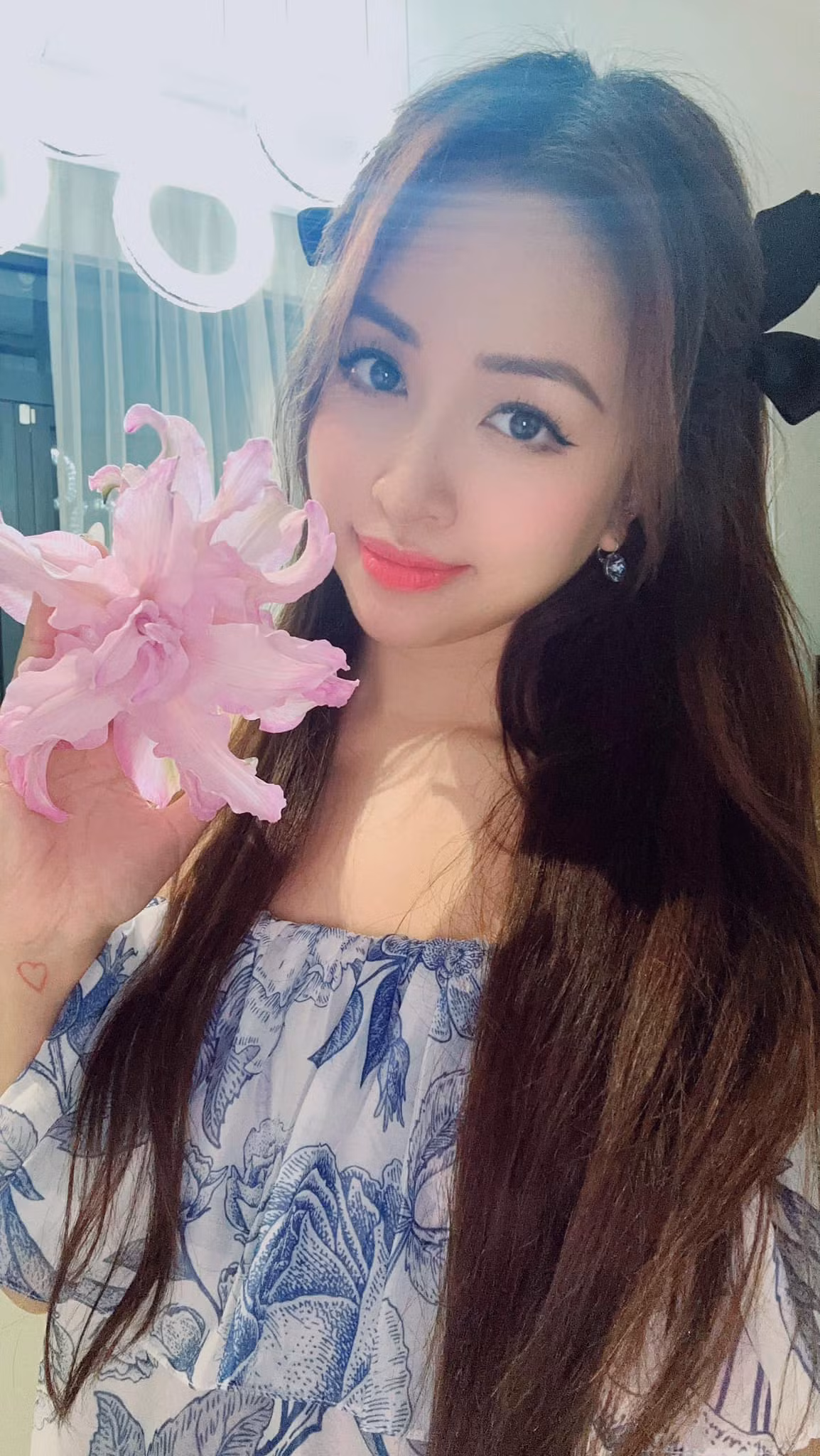 Hiện tại, Vân Hugo làm mẹ của 4 bé (bao gồm con chung lẫn con riêng) nhưng không hề áp lực mà rất tự hào, hạnh phúc.