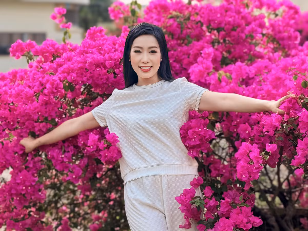 Trịnh Kim Chi từng chia sẻ bí quyết giữ gìn nhan sắc của mình là chăm sóc da kỹ lưỡng, ăn uống điều độ và tập luyện thường xuyên.