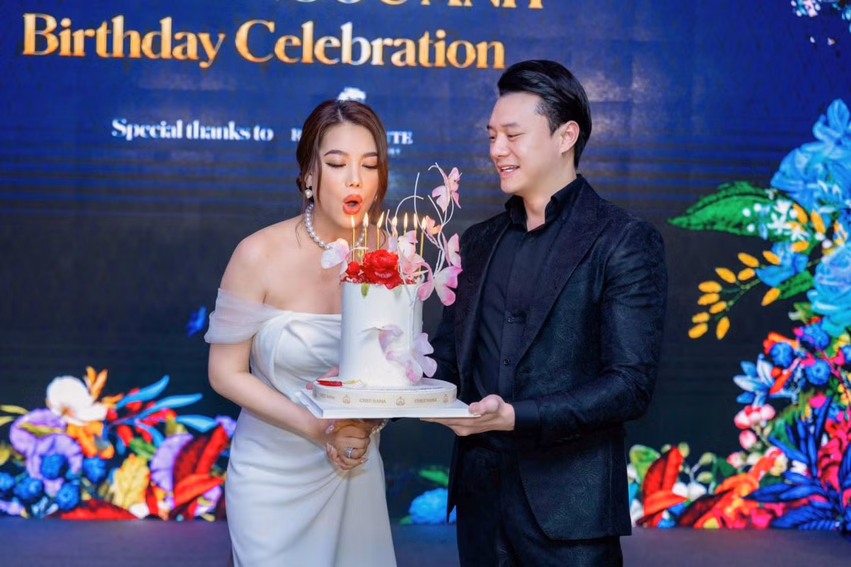 Cặp đôi từng vướng tin đồn sắp kết hôn khi ở thời điểm tháng 4/2022, Trương Ngọc Ánh cùng có mặt với Anh Dũng trong một đám cưới của em trai nam diễn viên. Tuy nhiên, hai người chưa từng lên tiếng về kế hoạch hôn nhân. Ảnh: Arttimes