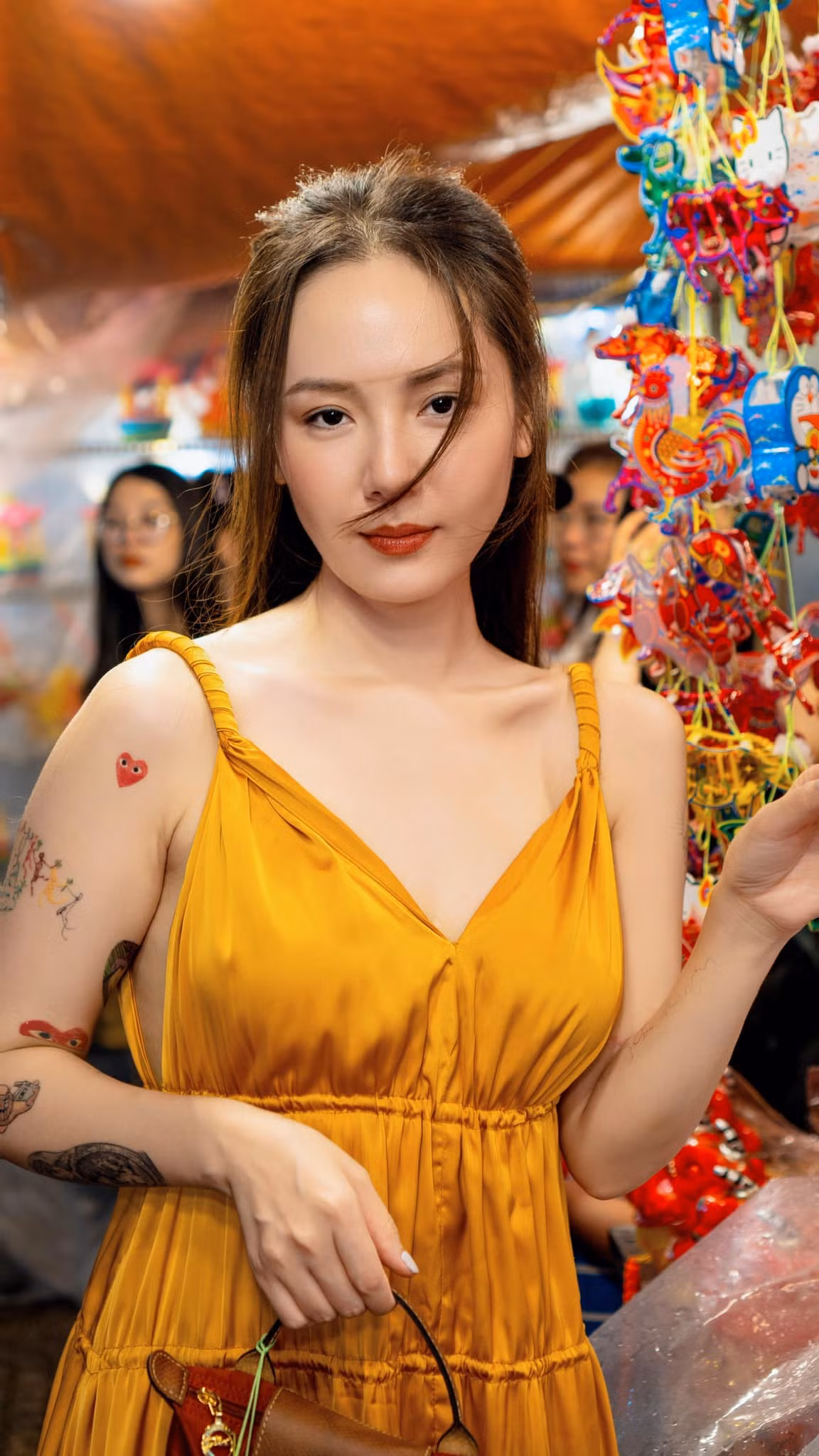 Nhờ chăm sóc da sâu từ trong ra ngoài nên nữ ca sĩ có làn da căng khỏe ở tuổi 40. Ảnh: FB Phương Linh Trần