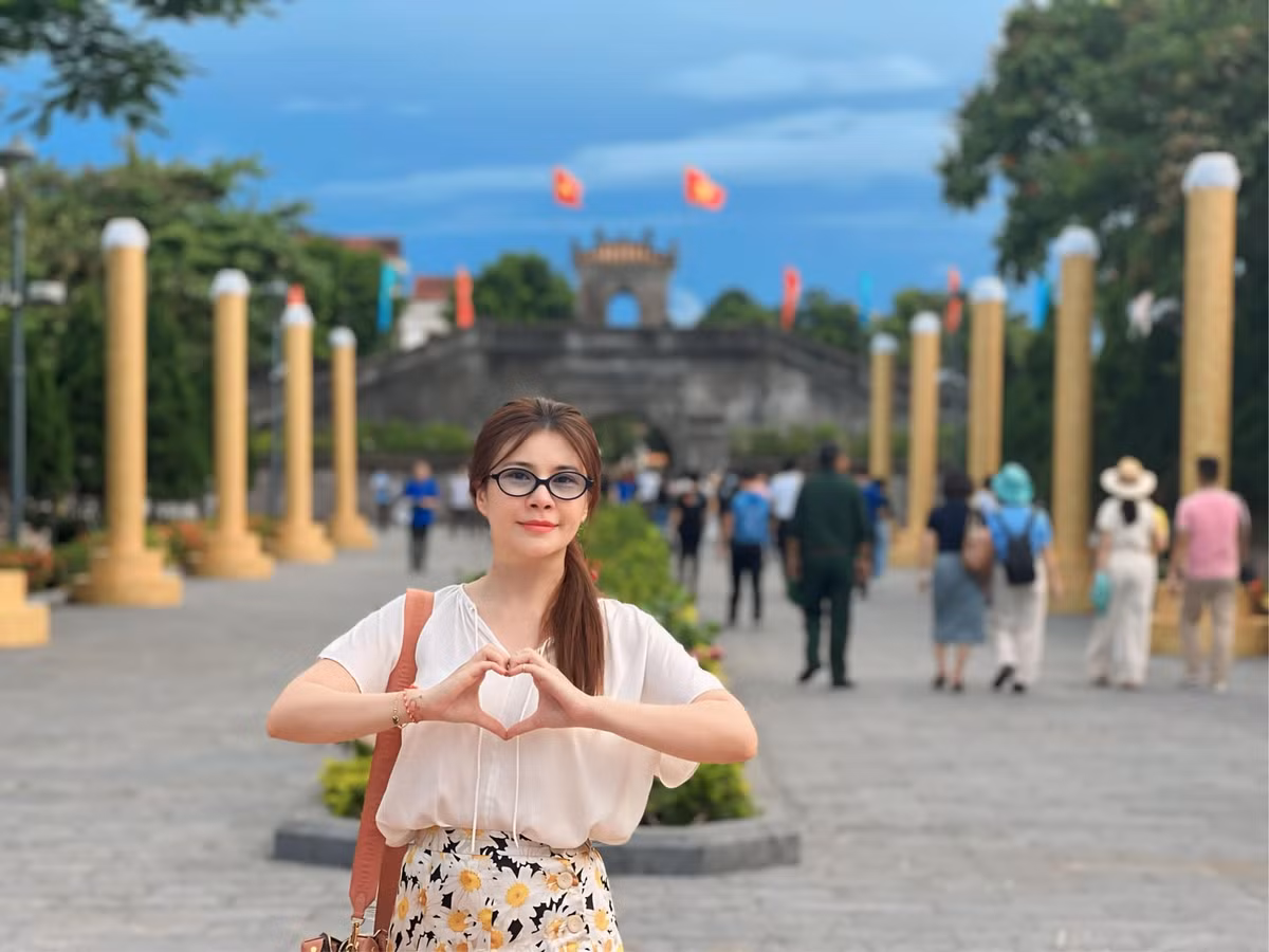 Bí quyết giúp Kim Oanh giữ gìn vóc dáng, nhan sắc ở tuổi U50 là chú trọng đến việc chăm sóc sức khỏe và làm đẹp. Ảnh: FB Oanh Đào