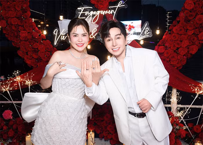 Phương Lê - Vũ Luân hẹn hò hơn một năm nay nhưng thời gian gần đây cả hai mới công khai những khoảnh khắc tình tứ bên nhau. (Ảnh: FB Phương Lê)