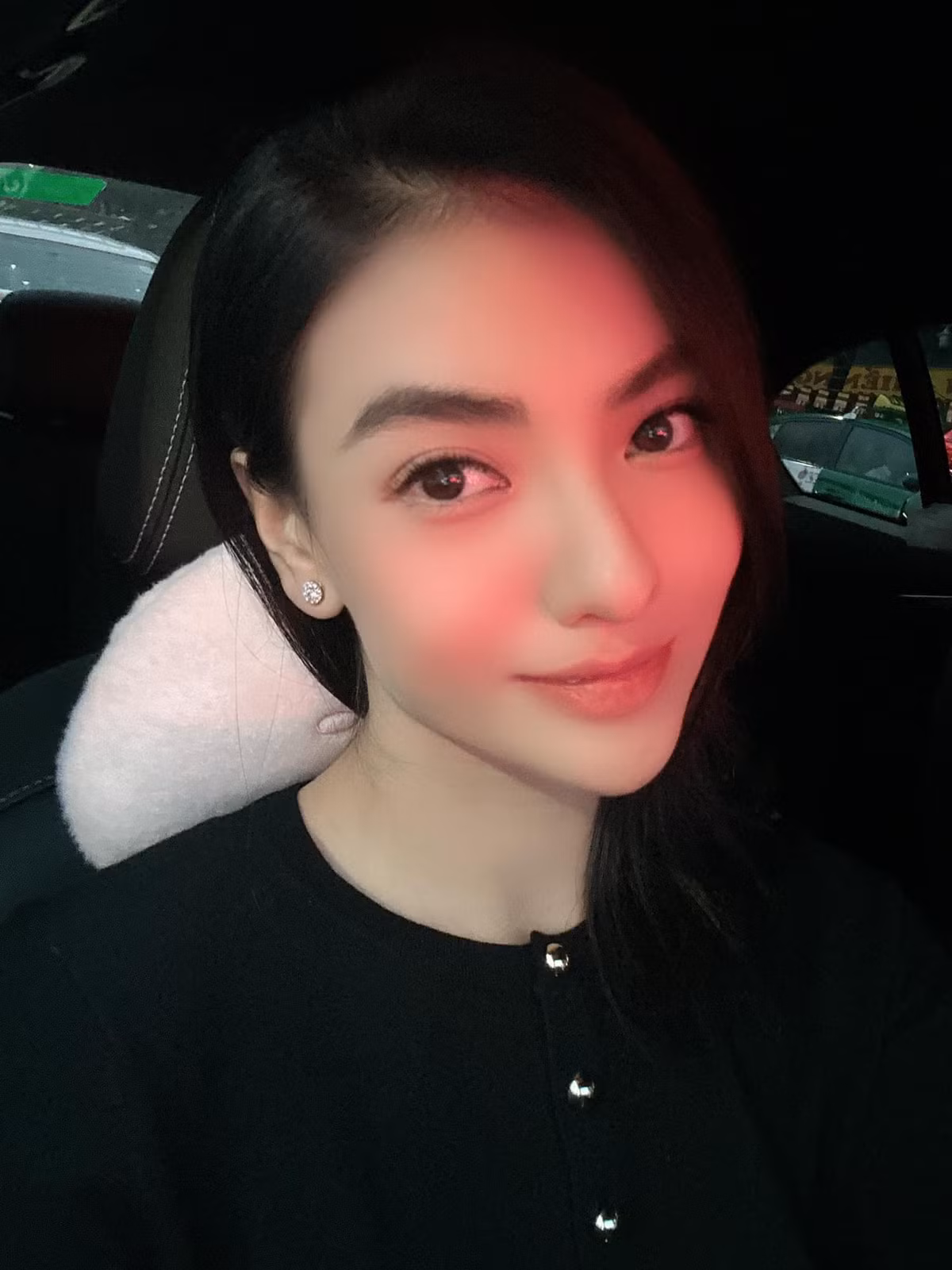 Những người theo dõi Hồng Quế từ lâu đề cho rằng việc trở thành mẹ đã giúp cô trưởng thành và có thêm sức hút mới.