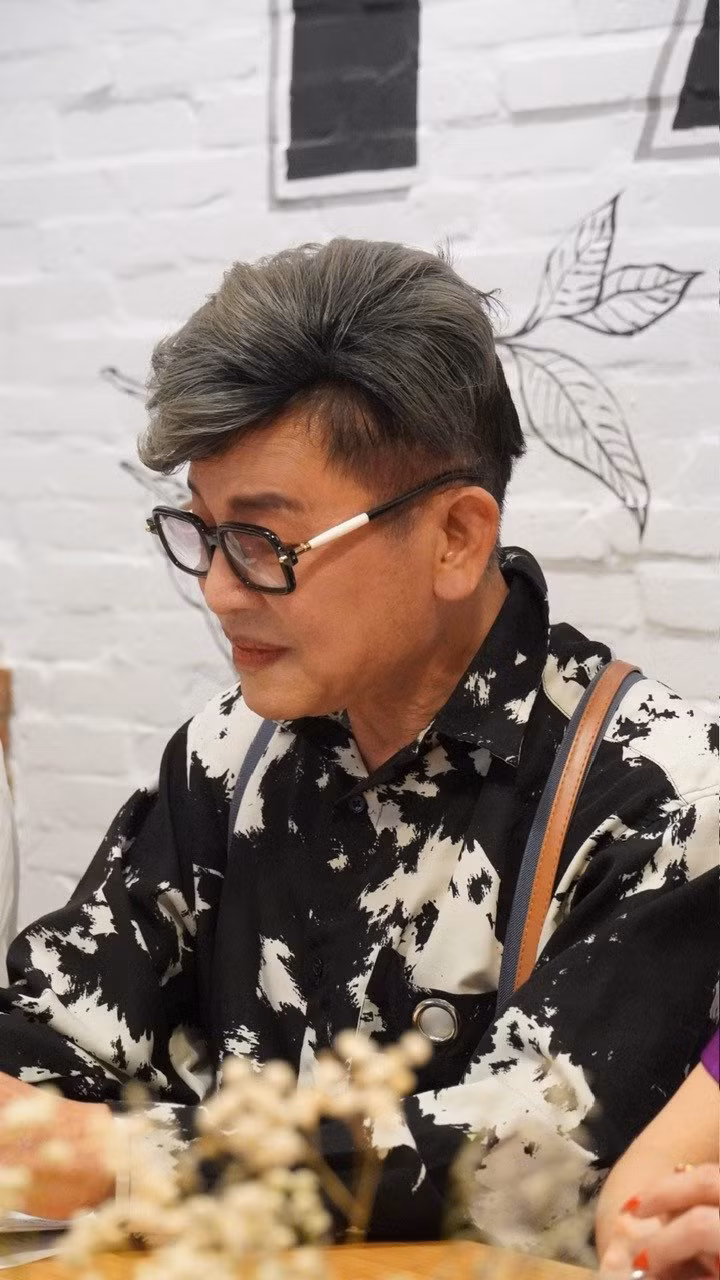 Thanh Bạch không còn tham gia nhiều các chương trình, sự kiện của giới giải trí như trước. Tuy nhiên, ông vẫn rất chăm chút ngoại hình.