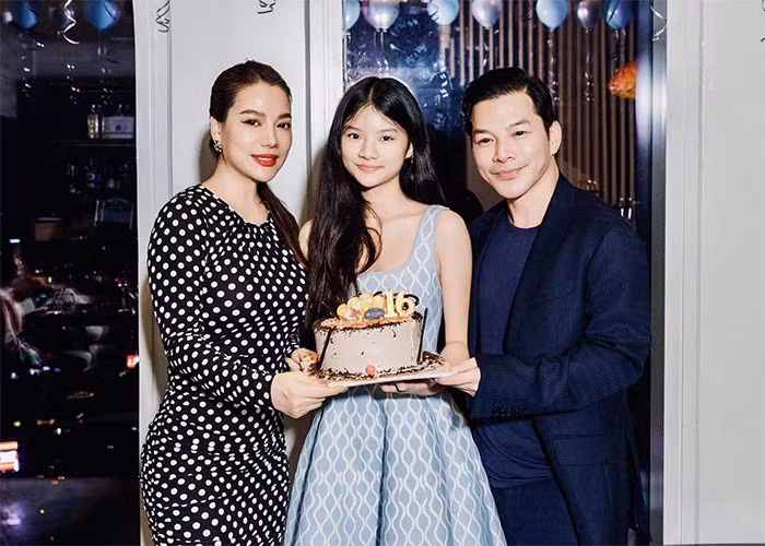  Con gái Trương Ngọc Ánh và chồng cũ Trần Bảo Sơn đã tròn 16 tuổi. Bảo Tiên mới được bố mẹ tổ chức một buổi lễ sinh nhật bên gia đình vừa đông đủ vừa ấm cúng. (Ảnh: FB Trần Bảo Sơn)