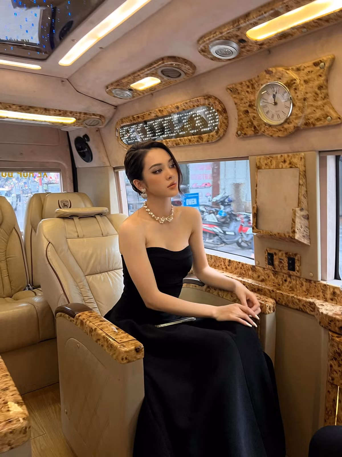 Ít ai biết, để có được thành công như hôm nay, nữ diễn viên Quỳnh Lương từng trải qua nhiều thăng trầm trong cuộc sống. Cô làm mẹ đơn thân từ khi 18 tuổi.
