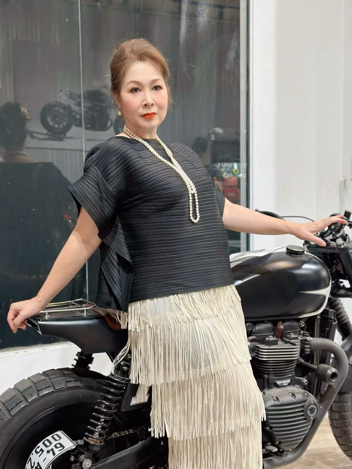 Bên cạnh sự thay đổi về vóc dáng, Hồng Vân khiến người hâm mộ "mắt tròn mắt dẹt" bởi phong cách thời trang ngày càng trẻ trung, sành điệu và đẳng cấp.