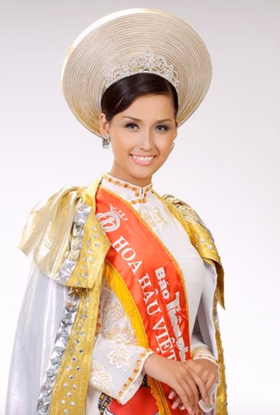 Mai Phương Thuý sở hữu làn da ngăm đen, gương mặt không cân đối. Nhiều ý kiến cho rằng vẻ ngoài của người đẹp 8X không đạt chuẩn hoa hậu. Ảnh: GĐXH