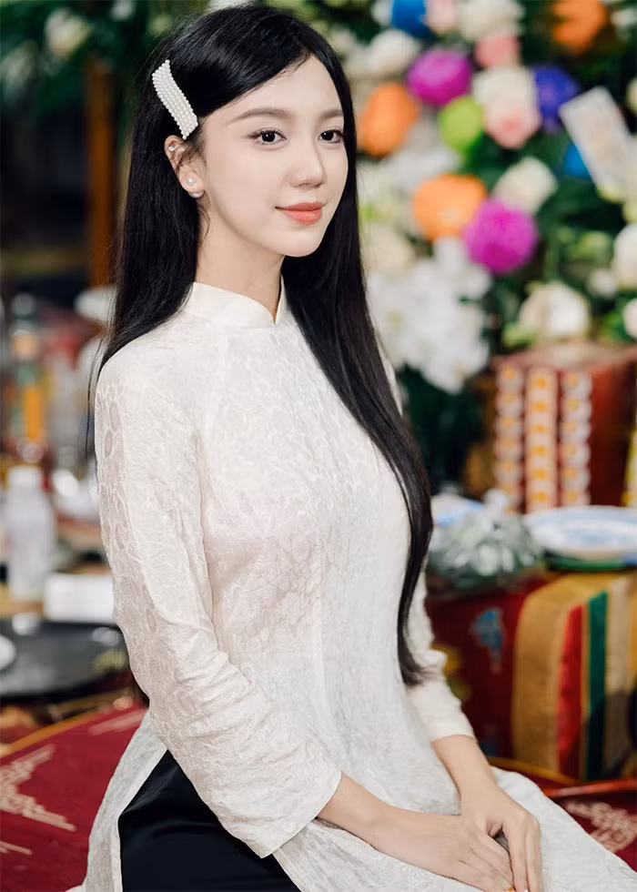 Nhiều khán giả cho rằng, nhan sắc và diễn xuất của Thùy Dương không hề kém cạnh nữ chính Thu Hà Ceri (vai Pu). (Ảnh: FB Thùy Dương)