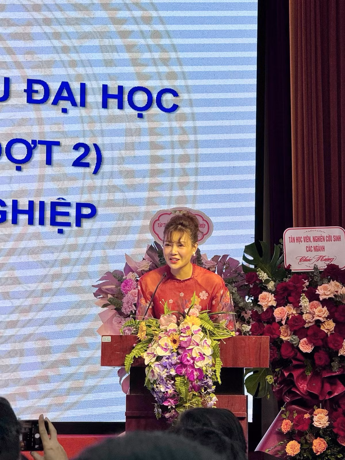 Giữ vai trò MC lẫn diễn xuất nên Thanh Hương thường xuyên phải đi công tác xa nhà. Dù bận rộn nhưng cô vẫn dành thời gian theo học thạc sĩ tại Trường Đại học Sư phạm Nghệ thuật Trung ương để thuận lợi hơn trong việc giảng dạy kỹ năng diễn xuất.
