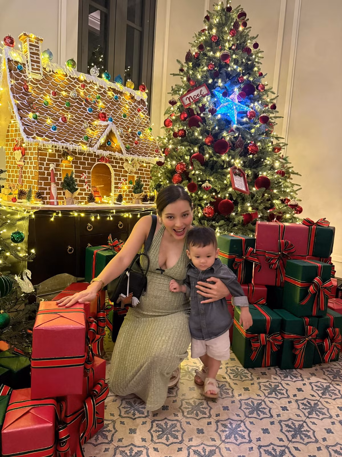 Ca sĩ Phương Trinh Jolie mặc đầm bó khoe bụng bầu 31 tuần. Ảnh: FB Phương Trinh Jolie