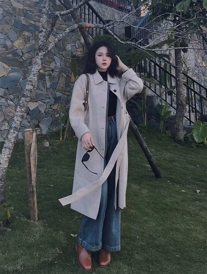 Tự tin về nhan sắc nên Thu Trang thường làm mẫu cho các trang phục mà mình bán. (Ảnh: FB Vũ Thị Thu Trang)
