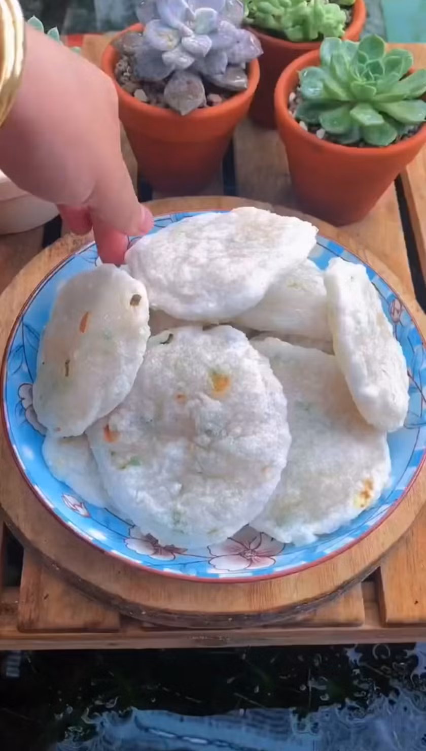 Với hương vị thơm ngon, độc đáo và giá cả phải chăng, bánh chị xứng đáng là một trong những đặc sản không thể bỏ qua khi đến Bình Dương. Ảnh: @dienmayxanh