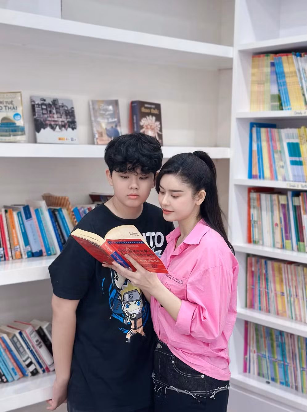 Trương Quỳnh Anh cho biết, sau ly hôn, cô và Tim vẫn giữ mối quan hệ tốt đẹp để cùng nhau nuôi dạy con trai. Cả hai đều mong muốn mang đến cho Sushi một môi trường sống đầy đủ tình thương và sự quan tâm của cả cha lẫn mẹ.