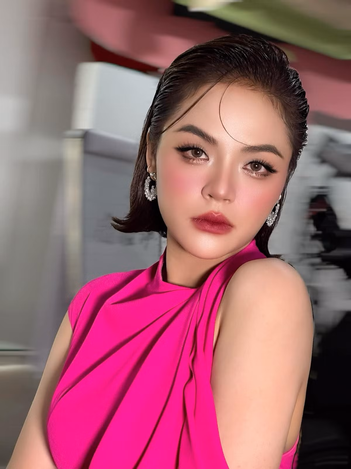 Diễn viên Thu Quỳnh khoe giao diện mới vừa cá tính lại vừa ngầu. Ảnh: FB Nguyễn Thu Quỳnh
