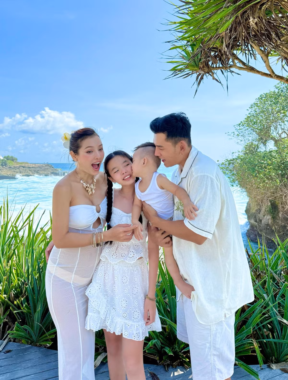 Phương Trinh Jolie du lịch cùng gia đình, Thu Quỳnh khoe giao diện mới Phuong Trinh Jolie du lich cung gia dinh, Thu Quynh khoe giao dien moi