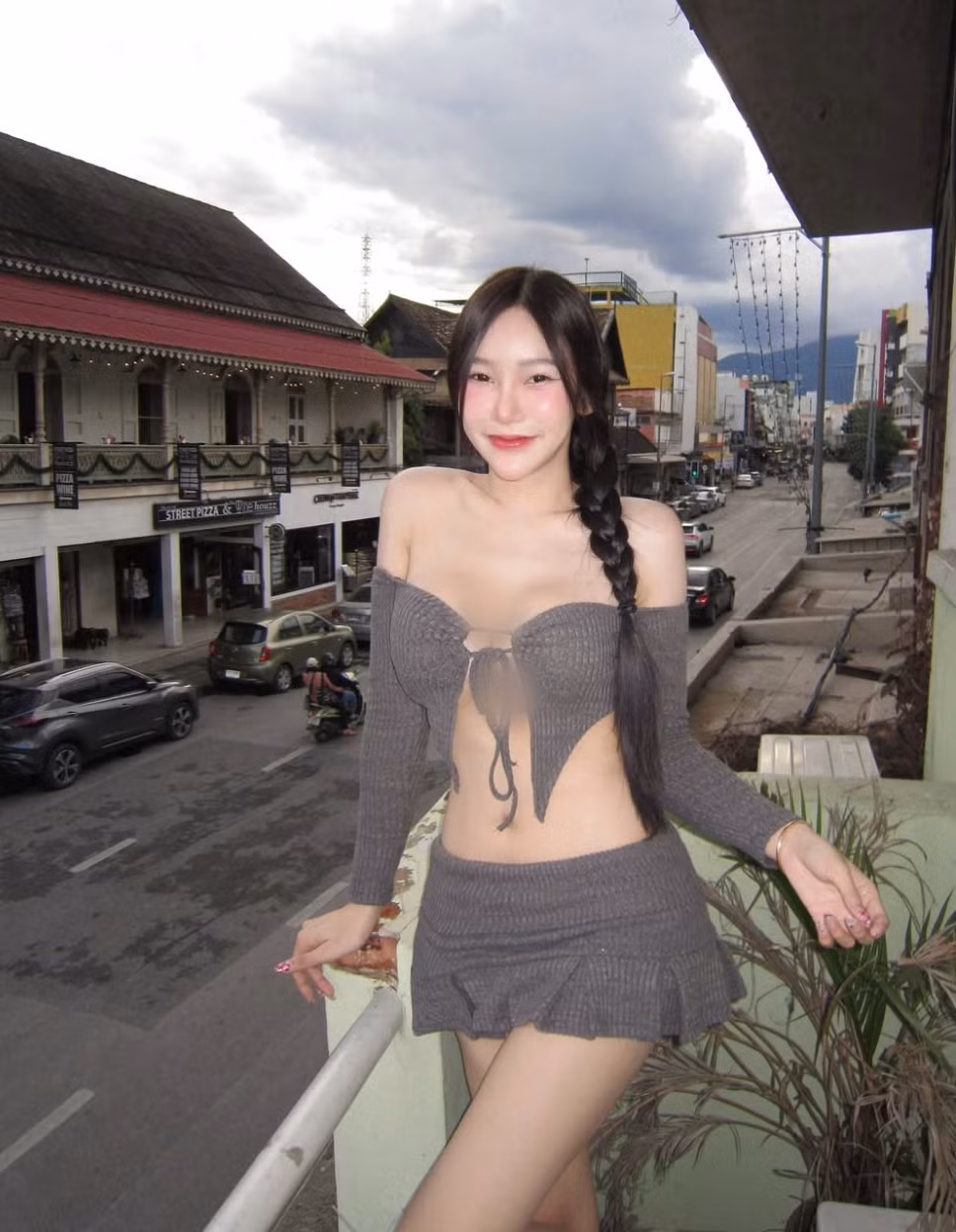 Trên trang Facebook cá nhân, hot girl gợi cảm có 1,2 triệu người theo dõi, hâm mộ.