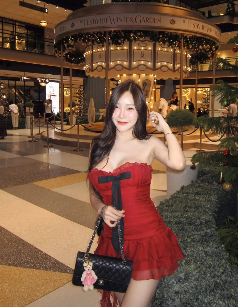 Natpaphat Ounboontan có thể xem là một trong những hot girl không "dao kéo" nhận được nhiều thiện cảm ở Thái Lan.