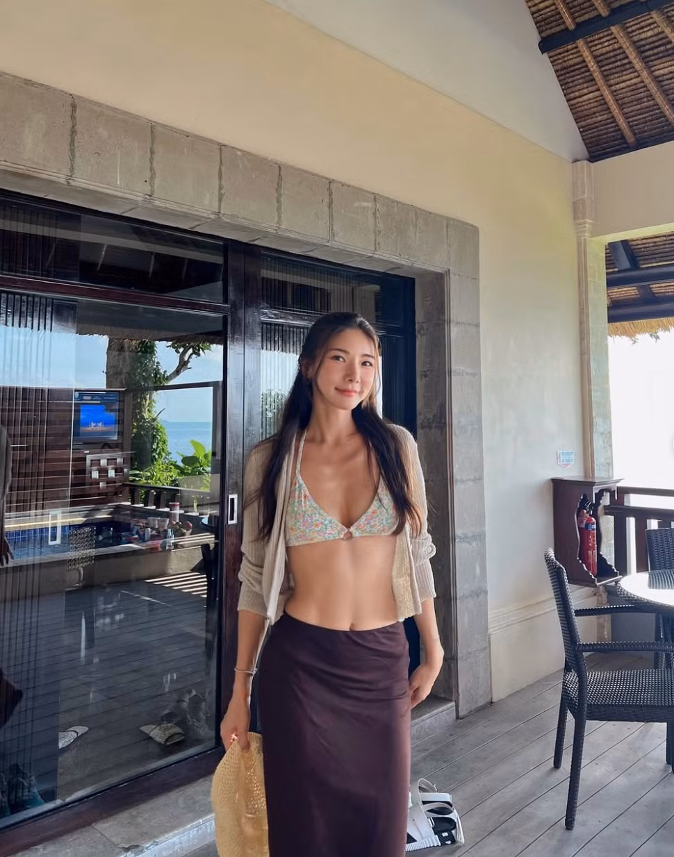 Hiện tại, mỹ nhân xứ Hàn làm việc tự do, vừa kinh doanh vừa nhận quảng cáo cho nhiều thương hiệu từ thời trang, làm đẹp đến thể thao.