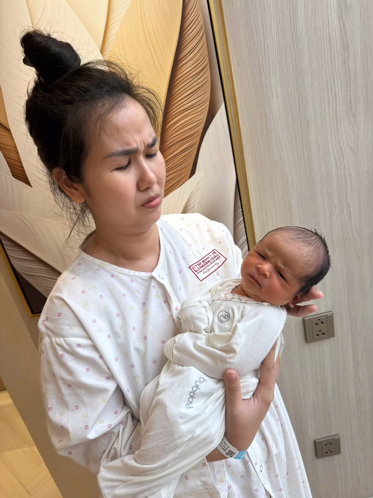 Võ Hạ Trâm công khai dung mạo quý tử mới chào đời. Ảnh: FB Võ Hạ Trâm