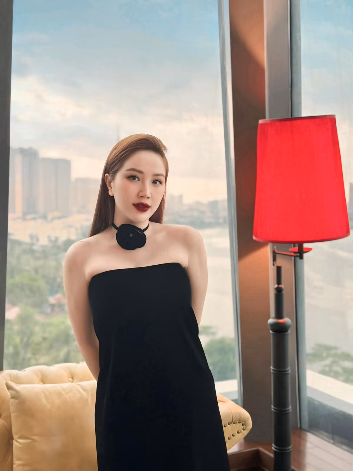 Ca sĩ Bảo Thy dặn: "Đôi mắt là để tìm đúng người. Không phải để khóc cho người làm bạn tổn thương. Nhớ chưa mấy bà". Ảnh: FB Bảo Thy