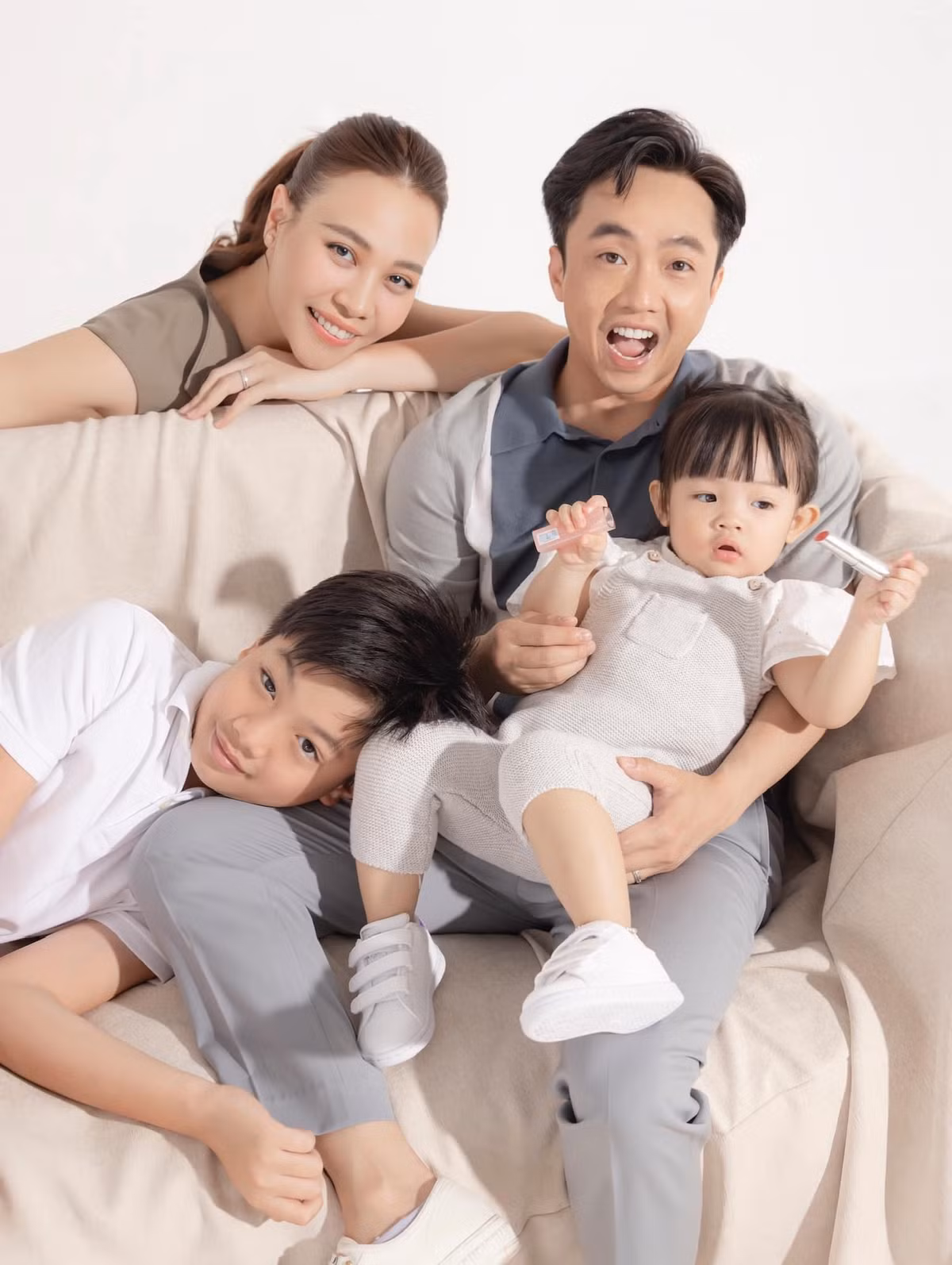 Mặc dù bận rộn với việc chăm sóc gia đình, cả Đàm Thu Trang và Cường Đô la đều không quên phát triển sự nghiệp. Ảnh: Bí mật showbiz