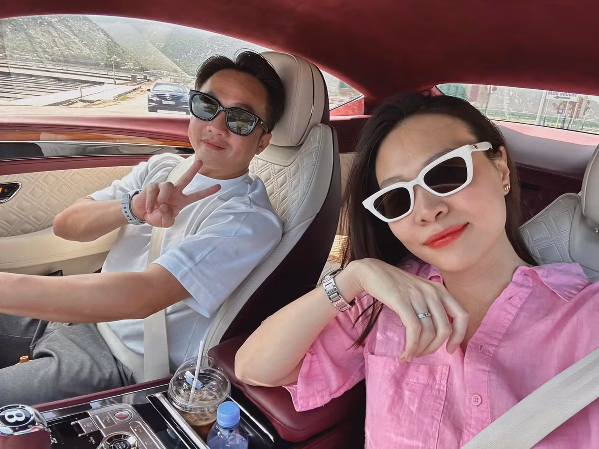 Tháng 7/2019, Cường Đô la và Đàm Thu Trang chính thức kết hôn bằng một đám cưới hoành tráng tại TP HCM. Đám cưới đánh dấu một bước ngoặt quan trọng trong cuộc đời họ và là minh chứng cho tình yêu bền chặt của cặp đôi. Ảnh: Người đưa tin