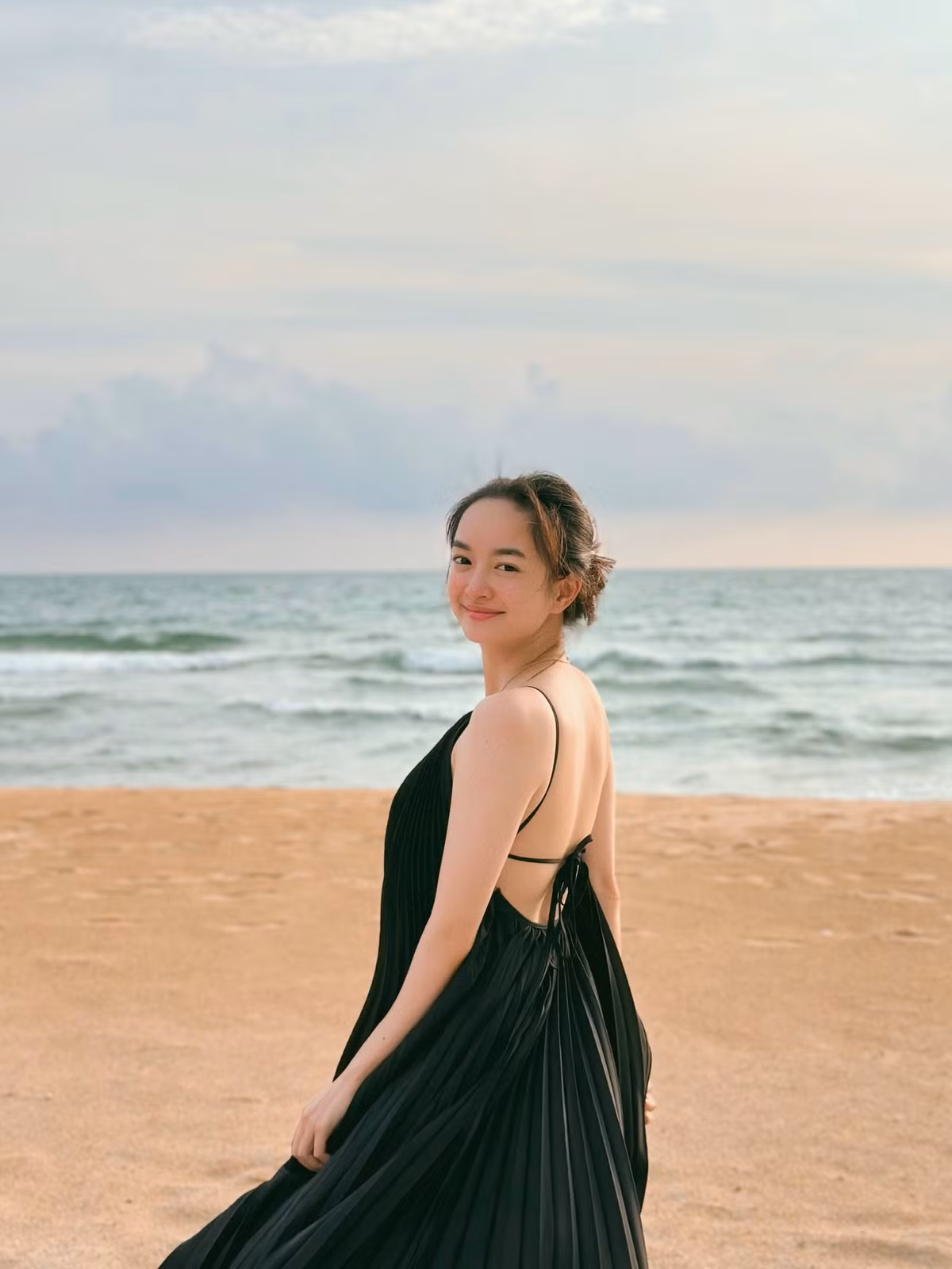 Cô cũng muốn thử nghiệm những phong cách mới mẻ để làm mới hình ảnh của bản thân. Ảnh: FBNV