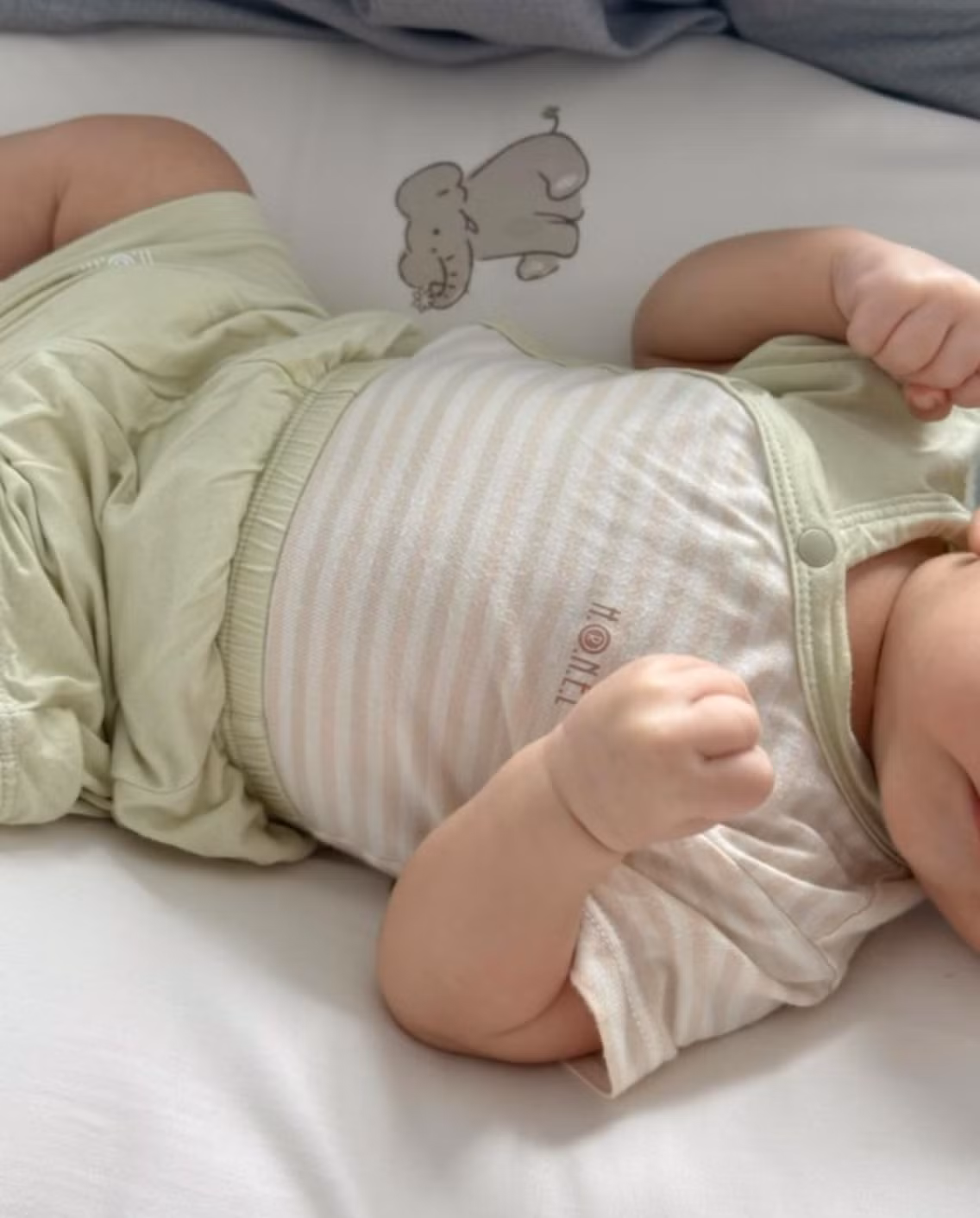 Trước những bàn tán của cư dân mạng, người đẹp Doãn Hải My lên tiếng: "Bạn theo dõi mình thì sẽ thấy mình đang dùng các sản phẩm này hàng ngày. Nói vậy oan cho mình quá nè. Mình dùng ok thì mới dám chia sẻ cho mọi người mà". Ảnh: IG minhlaluaday_