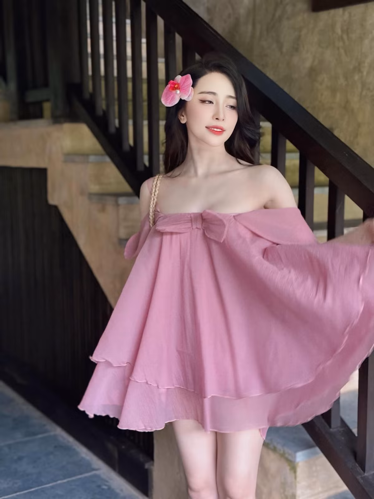 Năm 2014, Quỳnh Nga lên xe hoa với người mẫu Doãn Tuấn rồi lui về vun vén tổ ấm nhỏ. Sang đầu năm 2019, Quỳnh Nga công khai thông tin đã ly hôn, từ đó cô cũng tích cực trở lại showbiz.