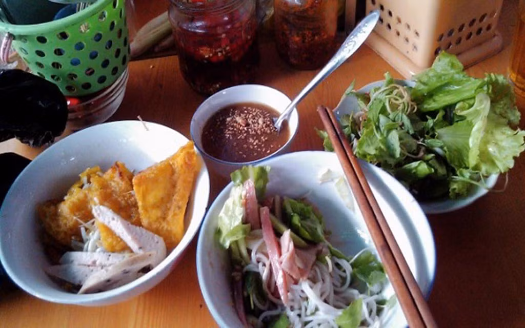 Bún mắm nêm là món nhất định du khách phải thưởng thức một lần khi đến du lịch Vĩnh Hy. Bún mắm nêm là món ăn thử thách cho bất kỳ ai khi không ăn được mắm. Tuy nhiên khi đã một lần thử và hài lòng, việc thèm thuồng trong những lúc đói bụng là điều sẽ không thể tránh khỏi.