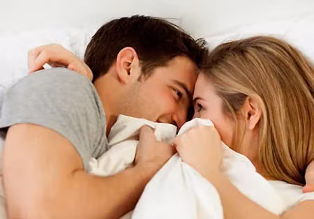  Phóng túng: Tình dục dù sao cũng phải phù hợp lứa tuổi và điều kiện sống. Dù cho bạn có sức khỏe nhưng cũng đừng quá ham hố "chuyện ấy". Tình dục thái quá có thể ảnh hưởng đến thận, tim, làm cho mắt nhanh mờ, chân tay chậm do sự hao tổn chân nguyên, khí huyết và thận hư, liệt dương... Ảnh minh họa