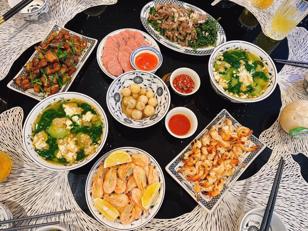 Để "nịnh" vợ, Shark Bình đăng riêng một album chỉ để khoe những mâm cơm nhà vợ nấu.