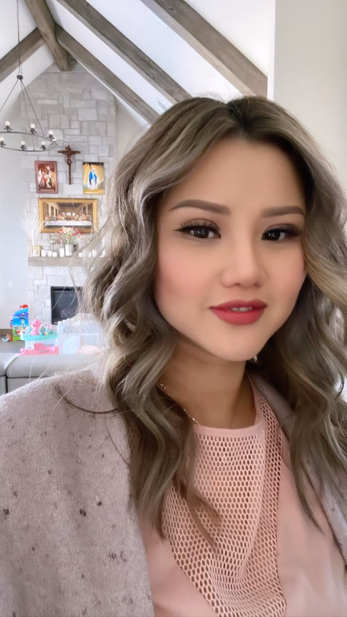 So với hai người em nổi tiếng, Zenie Trần có phần kín tiếng hơn và ít khi chia sẻ về đời tư của mình trên mạng xã hội. Ảnh: FB Mai Anh Tran