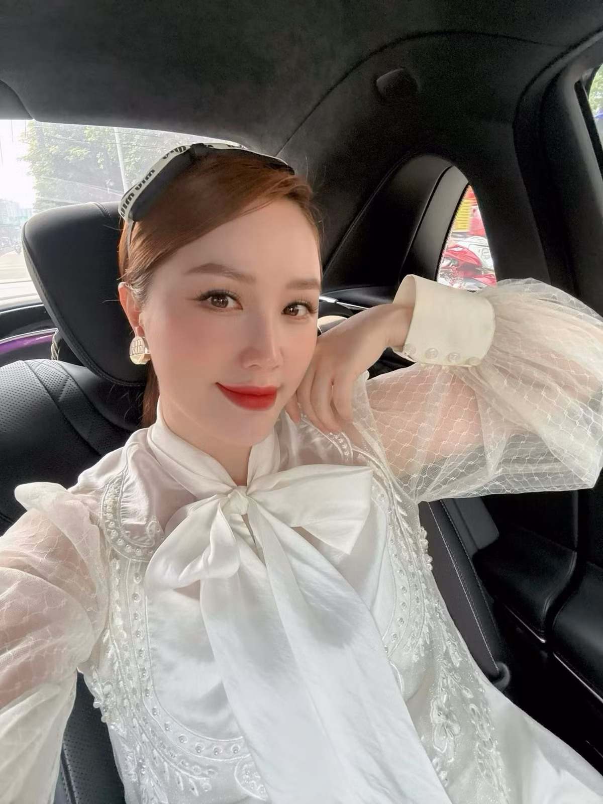 Ngoài anh trai Thế Bảo được nhiều người biết đến, Bảo Thy còn có một người chị gái sở hữu nhan sắc xinh đẹp không kém, có tên Mai Anh hay còn được biết đến với tên gọi là Zenie Trần. Ảnh: FB Bao Thy Tran